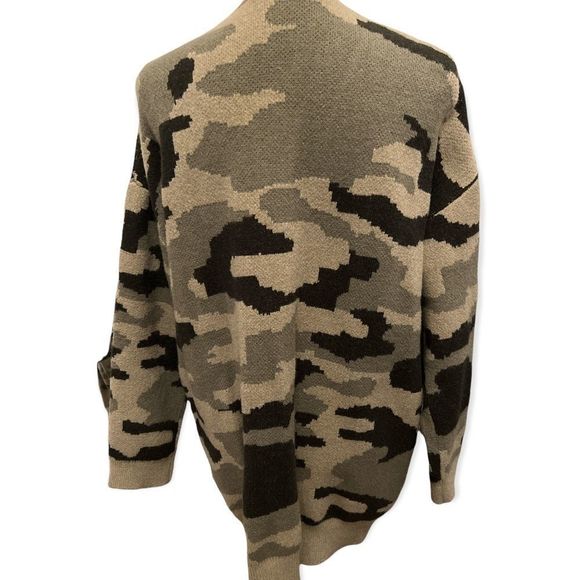 Oversized camo cardigan with front pockets - Picture 3 of 3